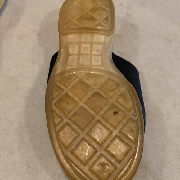 Vintage Chanel black slides w gummy bottom leather in great condition - Picture 6 of 7